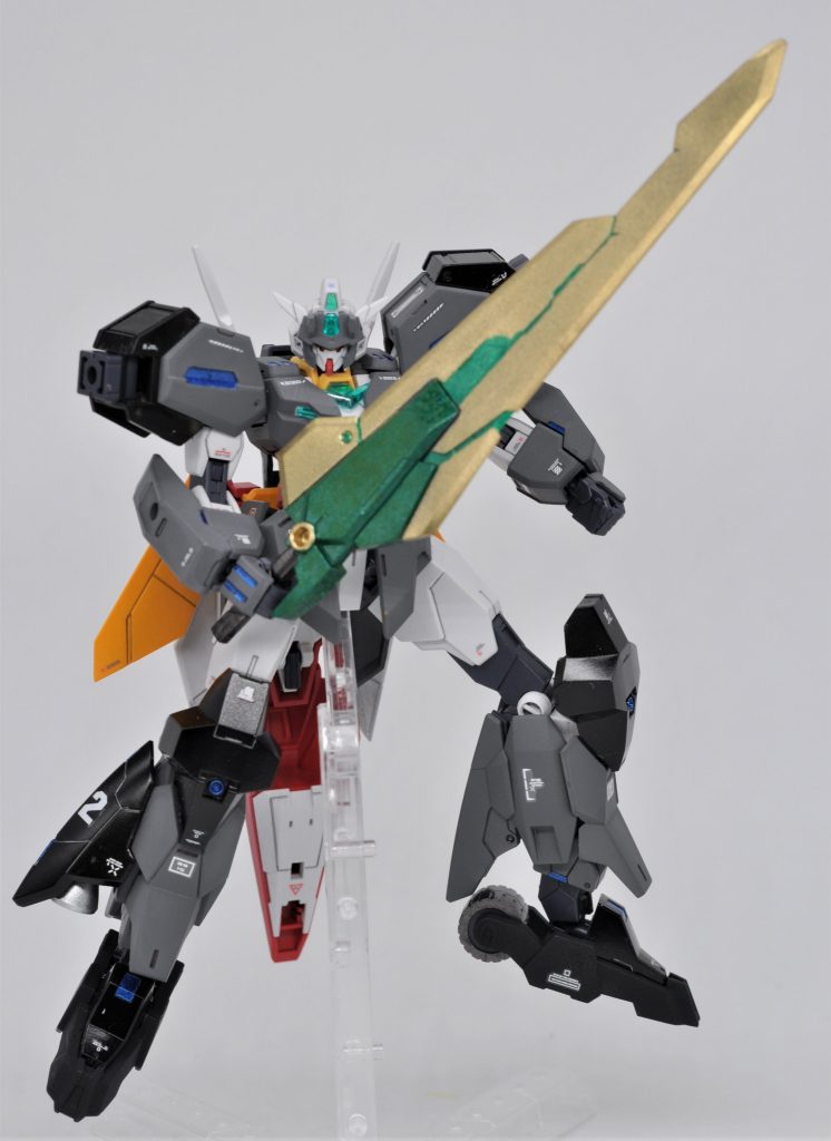 セガサターンを代表する傑作RPGをモチーフに、劇中の精霊石や光翼人をイメージして塗装した『グランディアソード』です。世界を隔てる巨大な壁も打ち砕く破壊力があります。