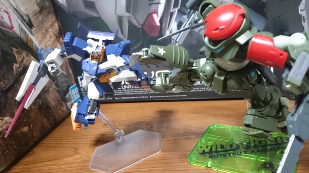 vsグリモア・レッドベレー!
このグリモア、ベース元のグリモアのパーツを使ったりしてちょっと手を加えてるっス