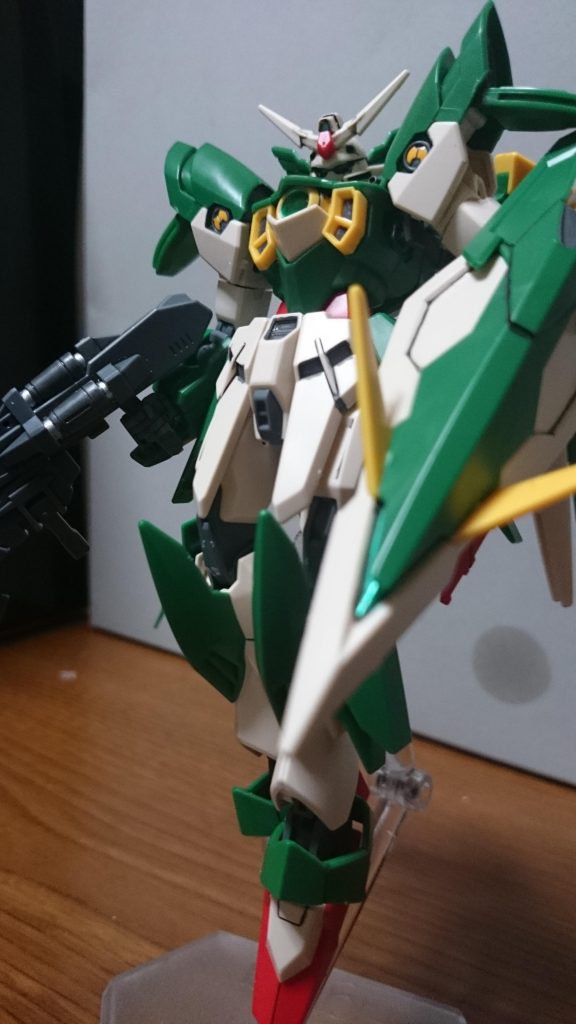 「おーっと!新たなチャレンジャーの登場です!」
「あのガンプラはッ!?」
「フェニーチェ!?いや、違う!」
「ここ数日顔を出さなかったのは相棒の改修をしてた為……」
「そして!商品はイタリアの伊達男と…」
「ガンダムフェニーチェリナーシタが貰った!」
「き、聞いてないよ!世界大会のベスト8が相手だなんてぇ!」
瞬く間にギャンバルカンを墜とすフェニーチェリナーシタ。
《BATTLE ENDED》
「ギャンバルカぁぁぁぁぁぁぁぁン!!!」
「evvai!」※イタリア語で「やった!」「ヨッシャ!」等の意
「なんて大人げない」
「もはやイジメだろ…」