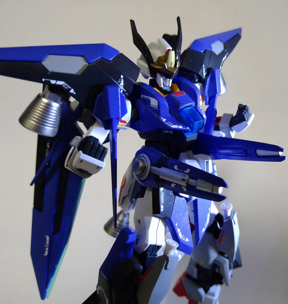 腰部レールガン当たるとすごく痛いです。外して持つことは出来ませんが反動が凄そうなので別に持つ必要性があるわけでもないです。