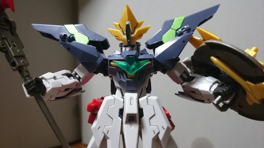 ・キングモードトサカを起こして、胸にクリアパーツを取り付けるだけのお手軽再現っス!