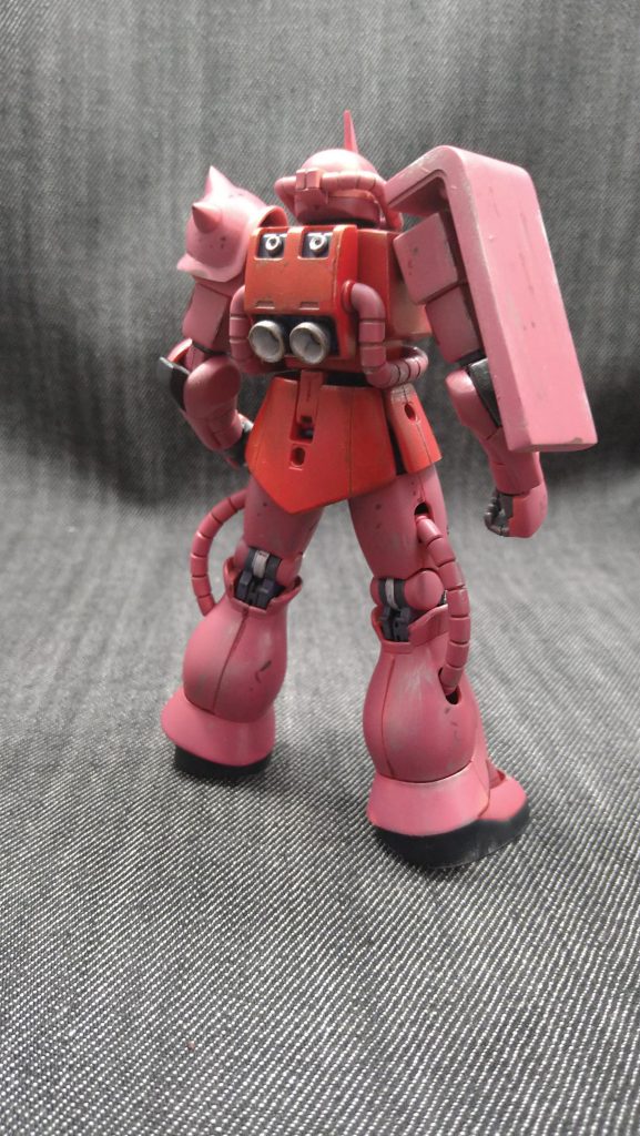 後ろは、関節を銀に塗ったのと、全身にドライブラシをして、宇宙空間で戦闘直後みたいな感じにしました