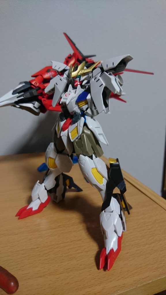 過程その3。
百里を使い太ももをマッシブに、シュバルツリッターのパーツで情報量を増やした。
ついでにバンシィのパーツで踵を延長。
安定感が増え、迫力も増えたので個人的に大成功。