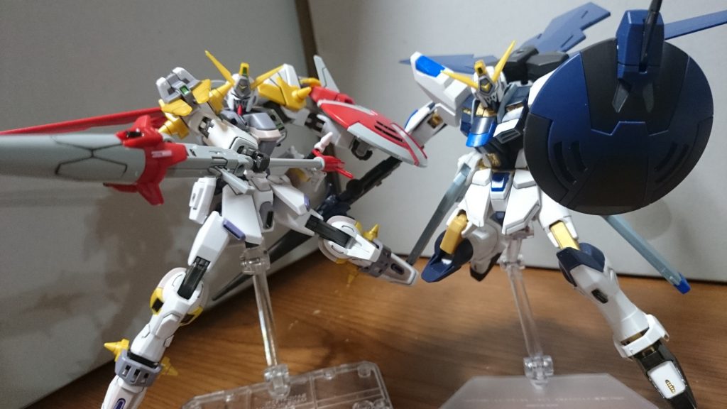 ・首から下を作り直したジャスティスナイトと……今更だけど、自分以外とジャスティスナイト好きかもしれない…