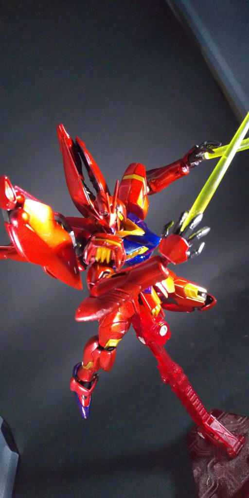 ビームサーベルアクションです！
右手専用の手というものが無く、両方使えるような見た目になっていて、少し変に見えてしまいますが....そこは気にしないでおきましょう()