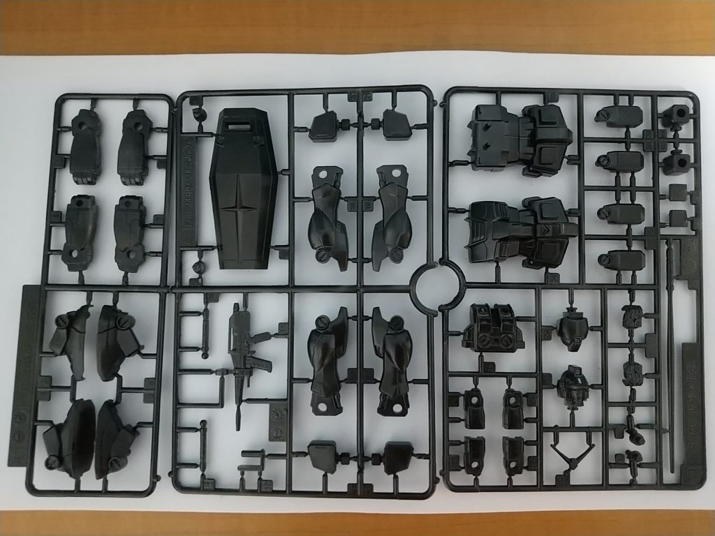 ランナー
実はこれが完成にしてましたが、完成させてと友人から言われて組み立てることになった