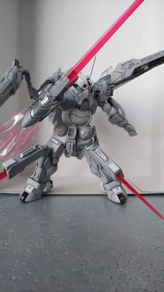 隠しアームも爪からビームサーベルに変更してあります。