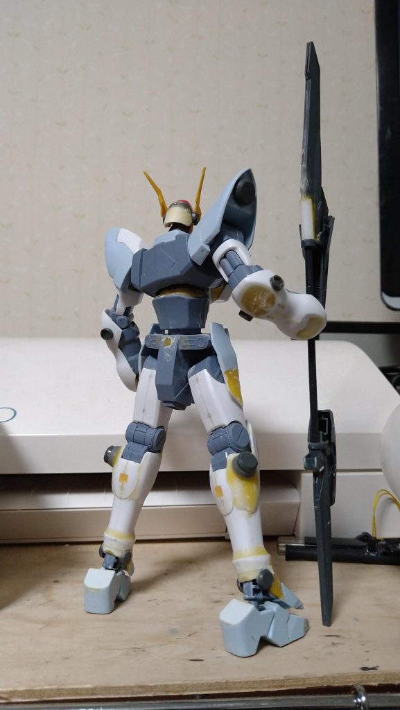 各部は、最近個人的に気に入っている、光硬化パテをすこしずつ盛りつつ制作、まあ実際、少しずつ盛れて制作できるので、個人的にこのパテと出会えたのは衝撃的なものでもありました。武器はノーネイムライフルを加工して使用したものですね