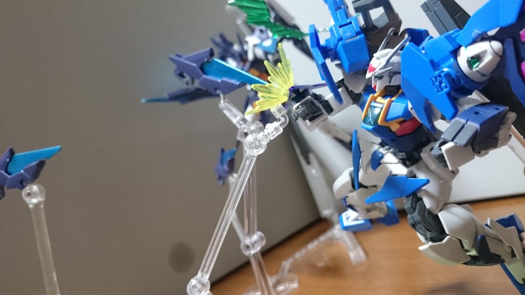 vsガンダムAGE-IIマグナムSV!
「Re:RISE」時代のリっくんはチャンプに匹敵する程の強さになってるんだとか…成長速すぎっスよ。
対してTRYAGEマグナムを駆る2年経ったチャンプは手加減した状態で4機を同時&一瞬撃破とかいう相変わらずバケモンな強さだったっスね…