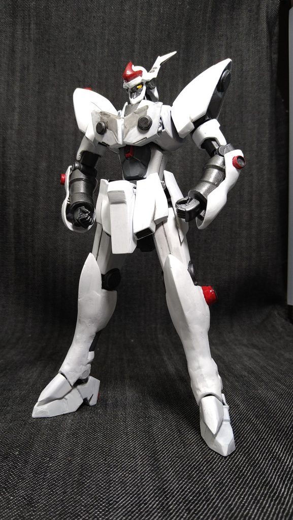 見た目は某バリロボっぽいですが、イメージとしてはνジオンガンダムでサザビーっぽいガンダムがあるなら、ガンダムっぽいサザビーがいてもいいじゃないかという感じで完成させています。