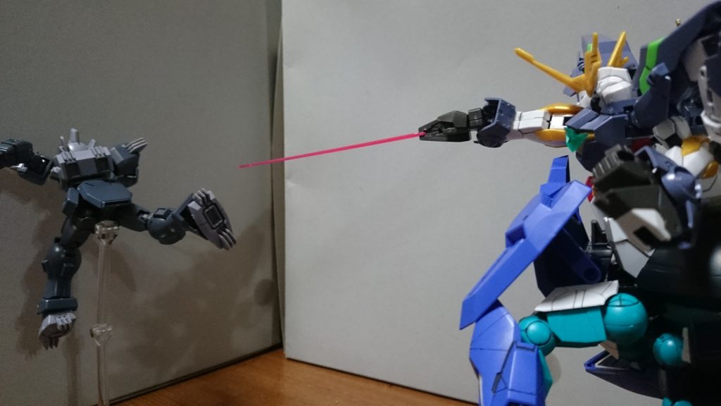 ・ハイパービームサーベル両腕(というかイージスナイトの爪先のパーツ)からビームサーベルを発振することが可能っス!(ただしエフェクトはユーラヴェン等から持ってくる必要アリ)