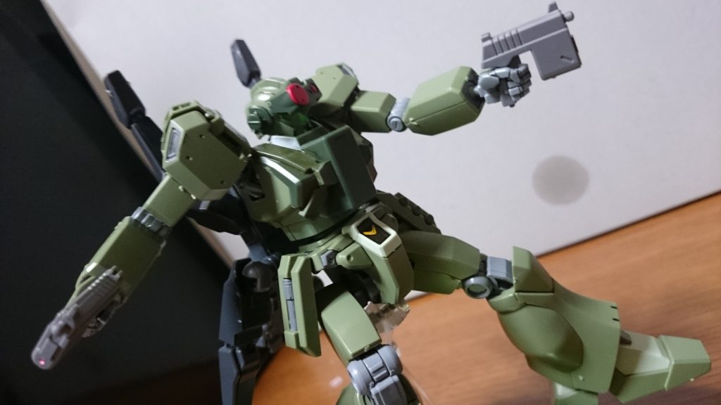 またK9のビームガンを持たせることも出来るっス。ただし、銃持ち手ではなく、武器持ち手で、さらに左右に持たせるビームガンを保持用のピンが干渉するので、左右反対に持たせてるっス