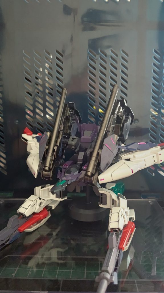 アーマーユニットになります。
主にAGEⅡバレットとジュピターヴそしてユーラヴェンのミキシングになります。
バレットアーマーという名前にしました。
では、ドッキングです!