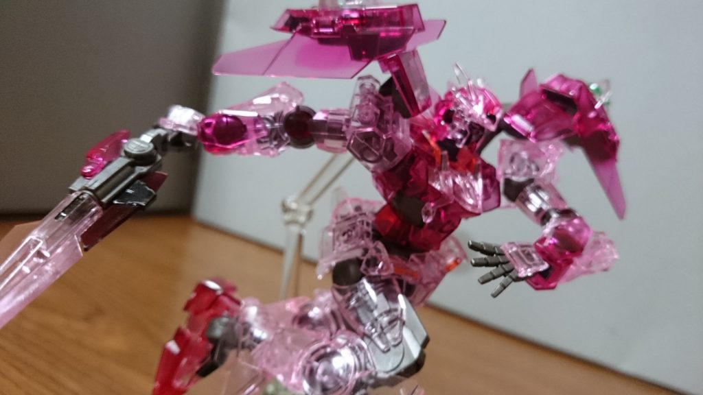 ・トランザムでアクションブルーが変化したクリアレッドと、ホワイトが変化したクリアピンクの色合いがとても好きっス