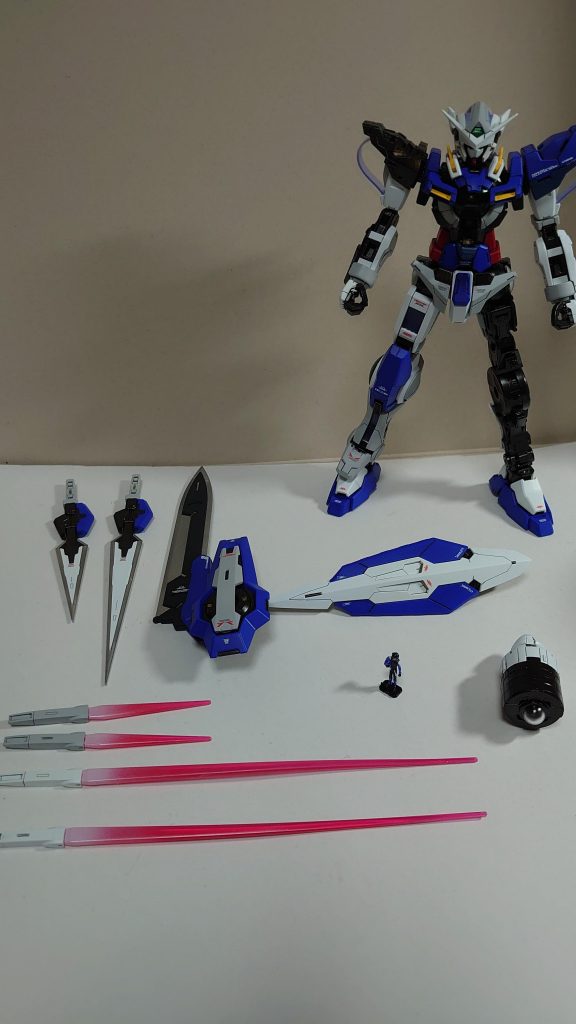 セブンソード初めてパイロットフィギュアを塗ってみました。なかなか難しいですね。    +