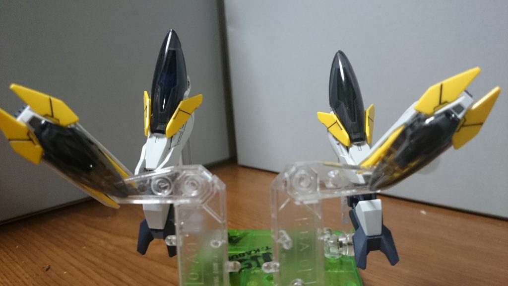 ・リゼマシン前腕(+肩)と足の左右のパーツにそれぞれケモノの魂が宿ったアーマーたちっス。内訳は…右腕➡I 虎左腕➡II 獅子左足➡III 熊右足➡IV 狼といった感じっス。ちなみにリゼのアーマーたちのパーツは既存のアーマーパーツからの流用は足首と手首の一部くらいで、殆どが新規パーツっスね。それぞれ3mm穴があるので、個別で飾れるっス。ちなみに作中では手足以外のアーマーは地中から飛び出てたっス。ランナーの都合でオリジナルのアーマーの共通部分が余剰パーツとして収録されてるんスけど……