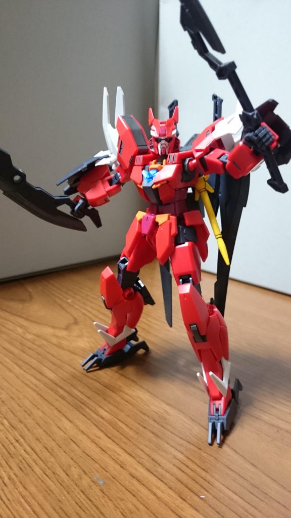 「いや あれ どれで決め…？？」「！ 決め手に迷ってる！」「っていうか武器の数に振り回されちゃってるじゃない！」「だったら私が…！」「リゼくん！見せてあげる」「必殺技とはこういうものよ！」「フォトンナイフ！行けっ！！」ズバァン「くっそおおおおおお！」ﾄﾞｺﾞｫﾝマックナイフ グラデーションに戦斗ガンダム、デスティニースカイ、あとアニメにも登場したドージ刃-X……『リゼ』に登場するガンプラは魅力的なものが多いっスから色々と立体化してほしいっスねぇ。