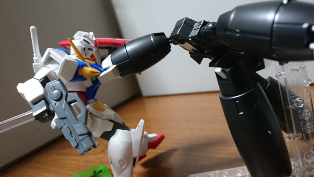 突きぃ！脚は膝の可動があるんスけど、腕は肩の前後の回転と左右のスイングのみっスそれではドッキング・ゴー！