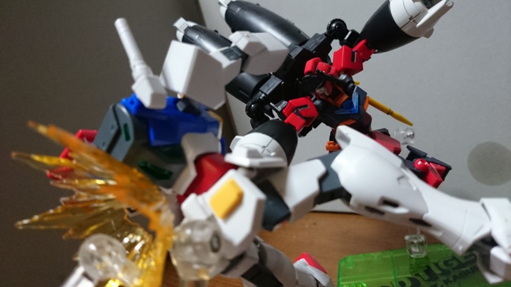 再び0ガンダムを相手に