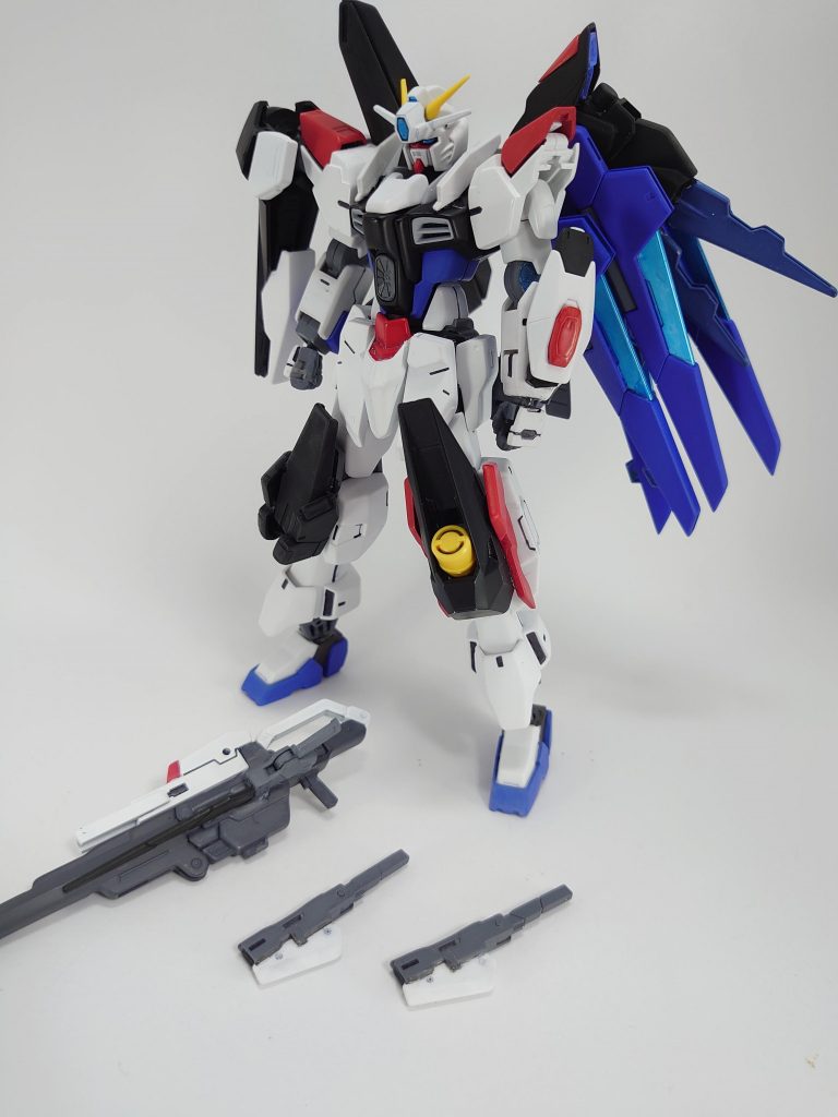 武装は新たに作ったオリジナルライフルとケルディムからGNビームピストルⅡ
機体付属として右肩のセンサーライフル
バックパックに装備しているGNライフルビット×6
腰部後方に装備しているミニレールガン×2
左腕のビームサーベル×1
腹部のビーム砲×1