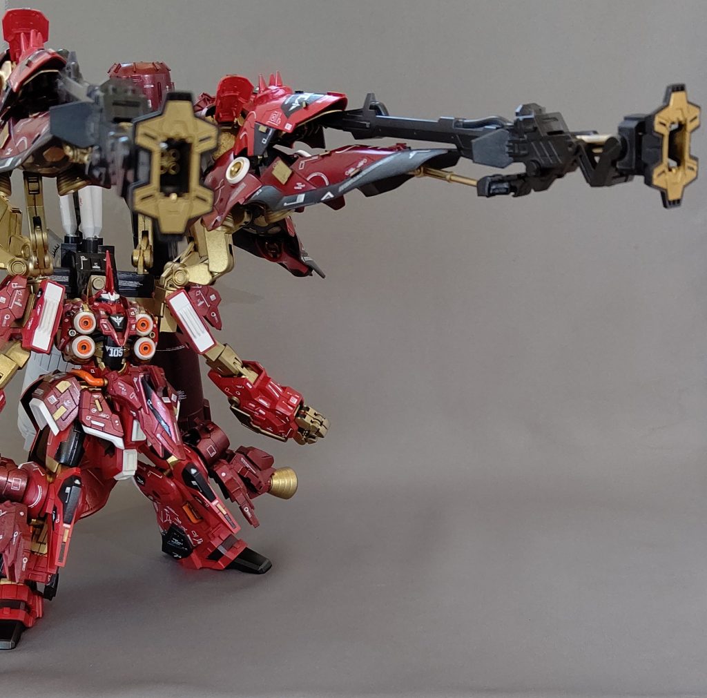 武装2 ビームガトリングガン(クシャトリヤ・リペアードより)
キャノンと連結し前方ウイングに2つ取り付けています