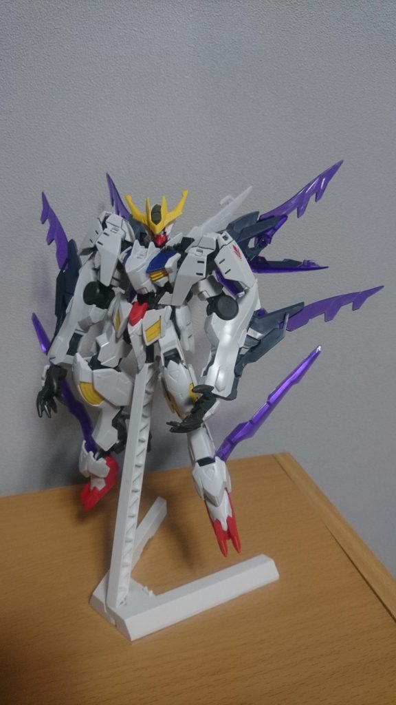 過程その1。
この時はルプスレクスに悪魔っぽい何かを付けてく、ぐらいしか構想がなかった。
やってみるとイマイチだったので、モリモリ開始。
ちなみに、悪魔っぽい何かはトライジェント・グレイシャー。