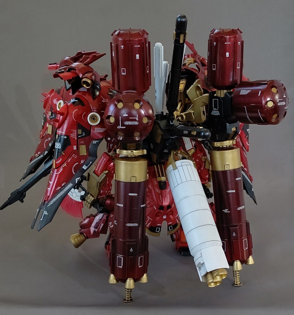 後ろ姿です。
今回はタンク増し増しにしてみました!
(サイコザクのような重装かつ高機動なイメージを参考にしています)