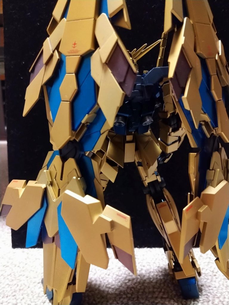 サイコフレームもメタルカラーで塗装しています。