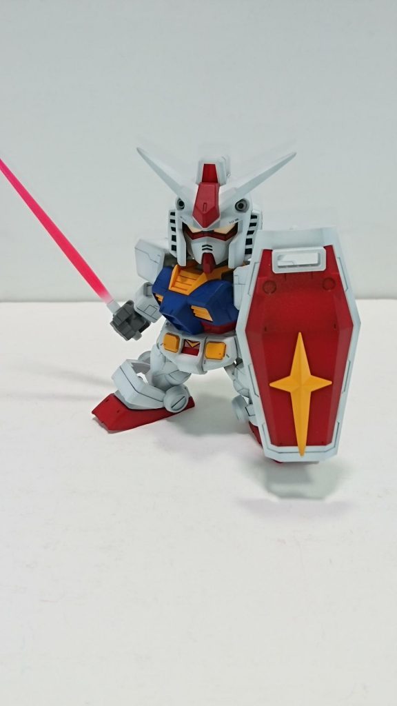 ビームサーベルはクリアパーツに交換。

軽くグラデーション塗装してます。