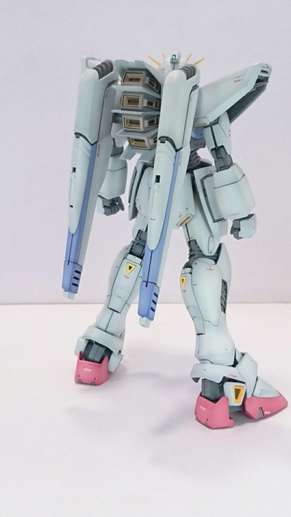 背面。ジェネレータ部はメタリックカラーで塗装してます。