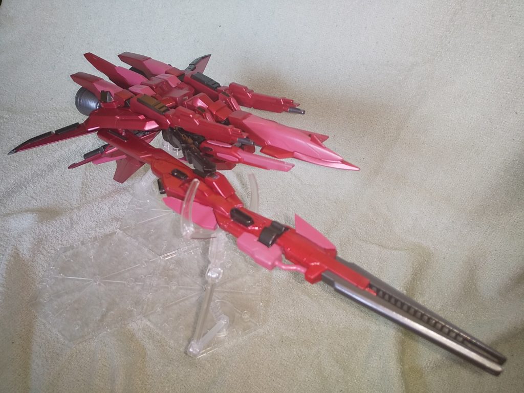 8/23追記没になった紅の彗星ver カラーで仮組み立て。トランザム風に塗るつもりが、シャア専用カラー風に・・・どうしても納得いかないので、この後ラッカー液浸して塗装落としました💦