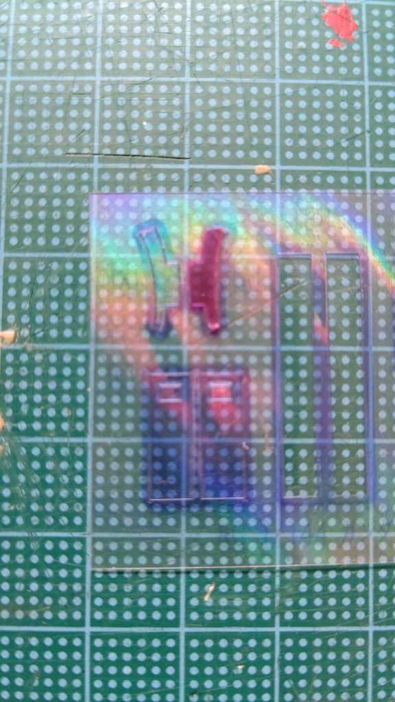 ﾎﾛｸﾞﾗﾑﾊﾟｰﾂは元のを利用して両面ﾃｰﾌﾟと赤の透明折り紙で赤くしています。