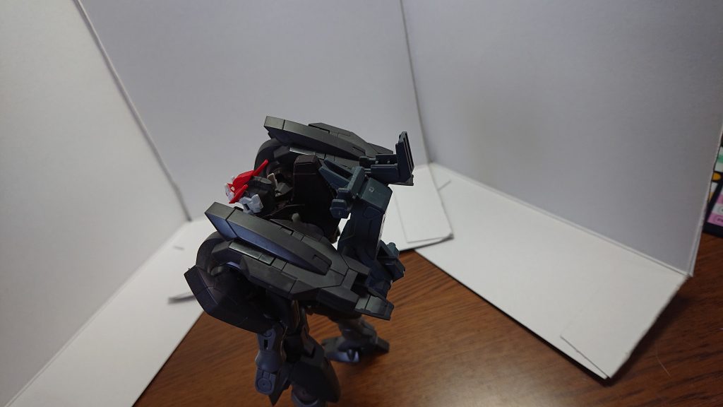 バックパックはバッテリーで疑似太陽炉スターター と繋げることで再起動が可能