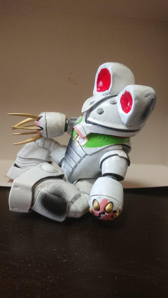 ふてぶてしい態度ですわ
何も招いちゃくれません💦