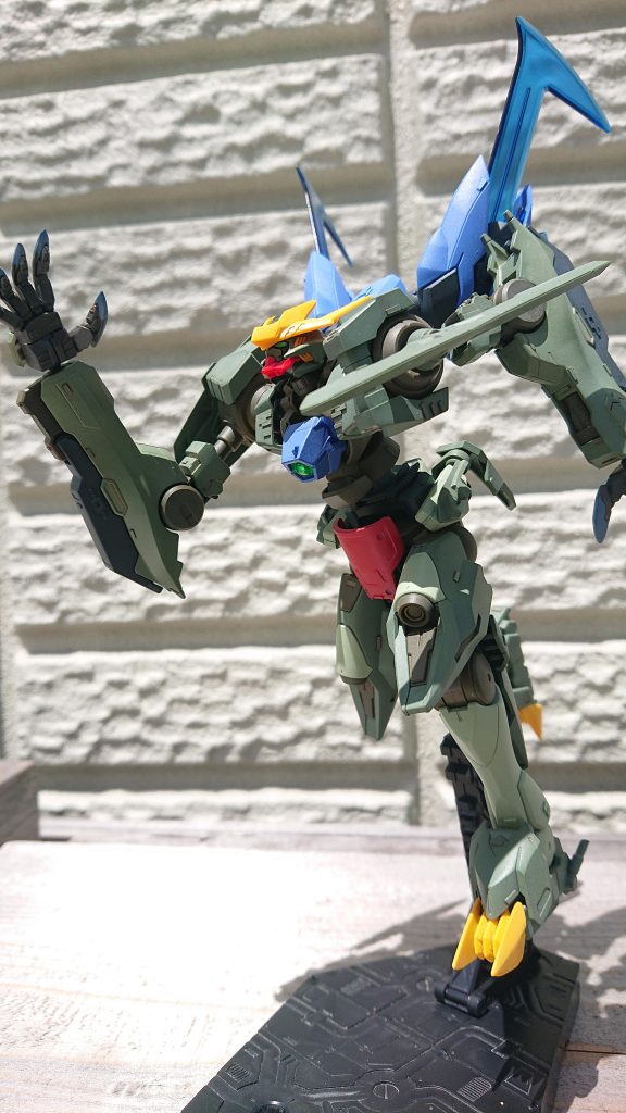 トップ画の少し違う奴
ジンクスの襟周りを外しヘッドパーツの後ろを少し削ることで尋常じゃない稼働範囲を実現!