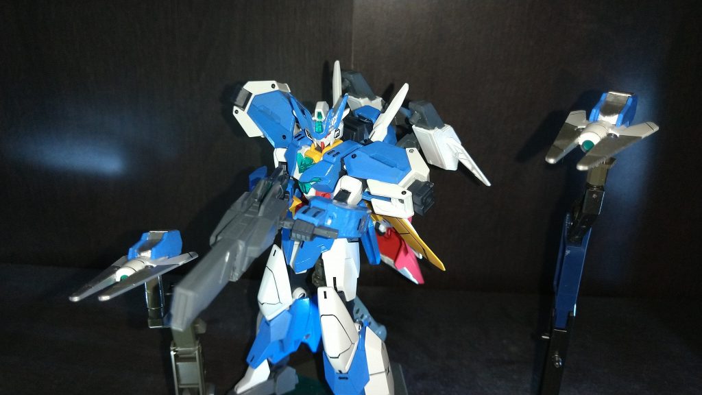 まずは射撃新しいライフルは通常の威力を上げただけでなく、シールドと連結する事でチャージして撃っていた最大火力をチャージ時間はあまり変わらないが、ライフル単体で出せる様になったまた、肩に新たに装備したブラスタービットも同時に使う事で瞬間火力も底上げされました