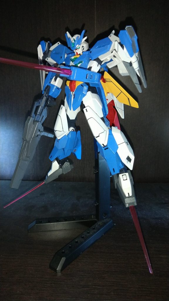 近接は両腕両足からビームサーベルを追加しましたそれだけです( ・ω・)そして、次がアースリィⅡの目玉機能コアチェンジ スカイファイター