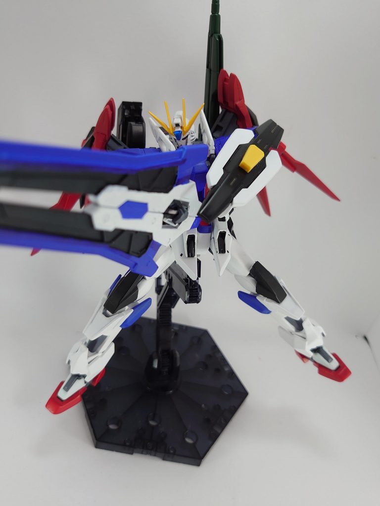 GNバスターソードザンライザーのソードを使用。バックパック右側に装備二刀流、合体は従来通りに可能