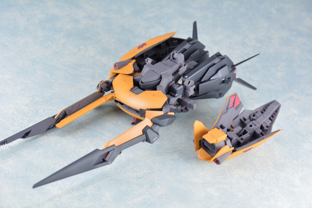 EWAC装備のMA形態時は自作のフレームパーツで各パーツを接続しています。