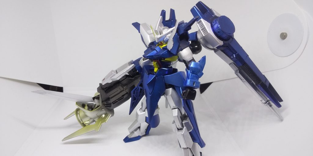 機体名：ソルシエール

武装：右腕ビームサーベル
背部ドッズライフルタイプウェポン「トゥールヌヴィス」×２
背部アルティメスロングレンジライフル「グラスィエール」×２
背部ホーミングレーザー砲塔「オラージュ」×２
広範囲殲滅用破砕砲「クードフードル」


基地から離れた海域で海の底に沈んでいたモビルスーツ。調査の結果、[白兎](https://gumpla.jp/hg/385763)と*似たような*技術で製作されたモビルスーツであることが判明した。

なお、調査に駆り出された技術者は「『似たような』って表現、冷静に考えるとヤバくないです……？ 『同じ』じゃないんでしょ……？」と困惑の表情を浮かべていたとのこと。

機体名は仏語で魔法使いを意味する。