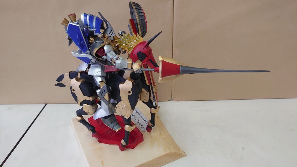 右から。ランスが長い。