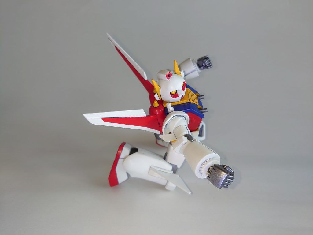 左手握り拳も付属し多彩なアクションを再現