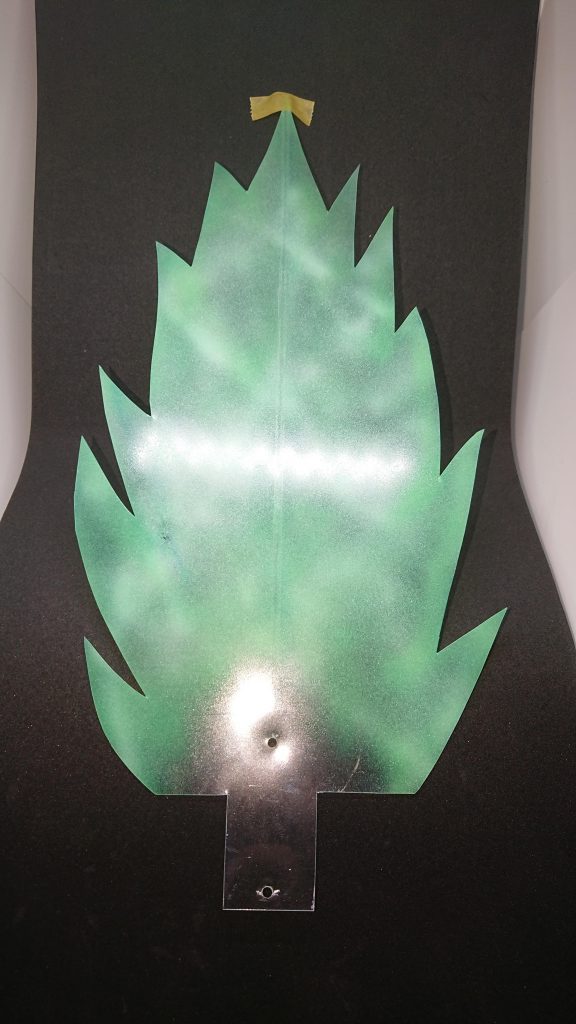 0.4mmのプラ板で作ったけどブランブランだったので3mmのプラ棒で支えてますσ(^_^;)?