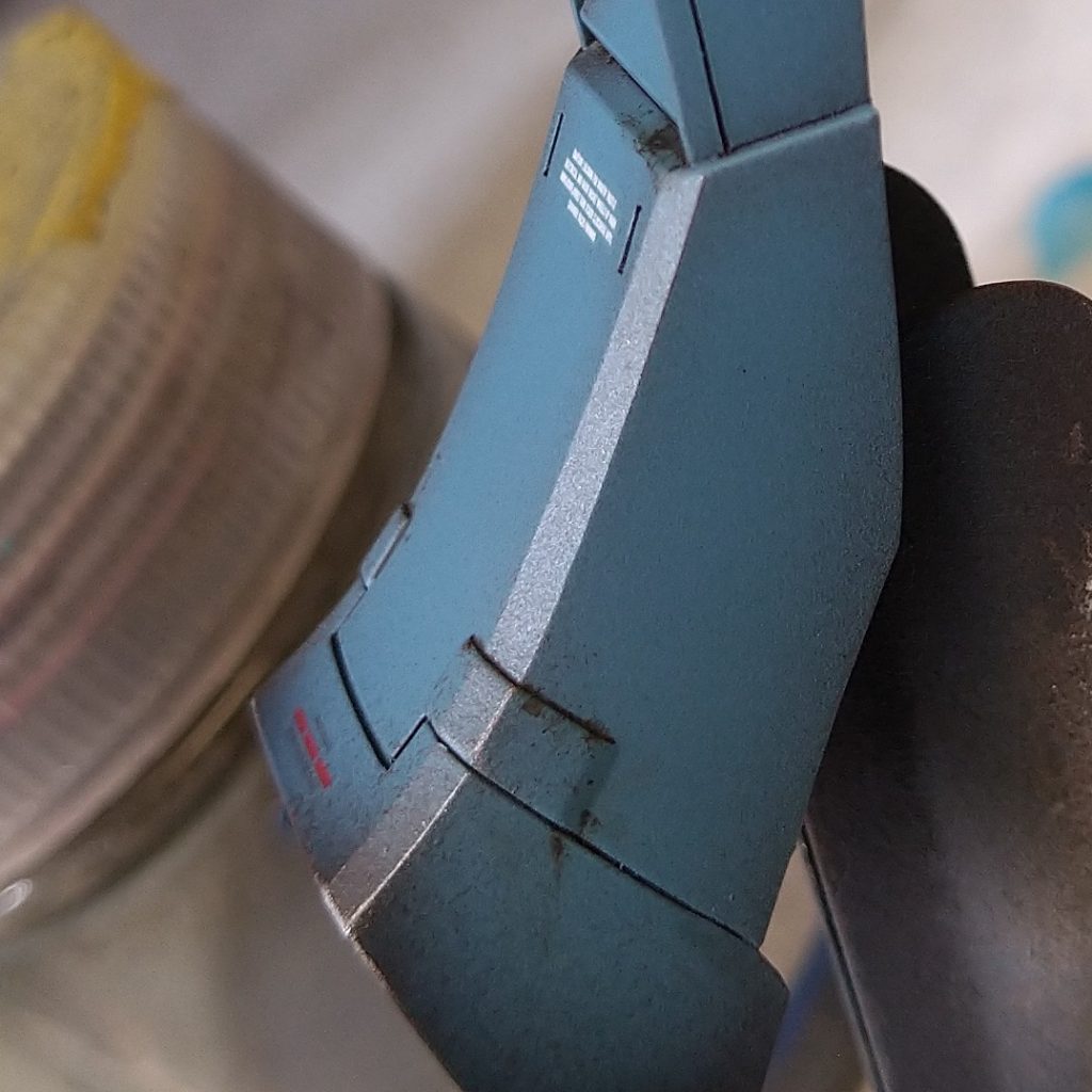 チャレンジその２、雨垂れ
ウェザリングはホントに経験が浅いので、常にビビリながら、自問自答しながら加工しました。
ですが、結果として非常にカッコよくなったので個人的には手応えを感じてます。