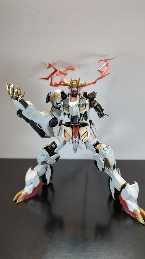 家族を守り抜く
その役目を終えた猛き獣は
赤き命の迸る眼を閉じ
静かなる眠りにつく

『俺たちはもうたどりついてた。
俺たちの本当の居場所。だろ…？オルガ。』

「ああ…そうだな、ミカ」