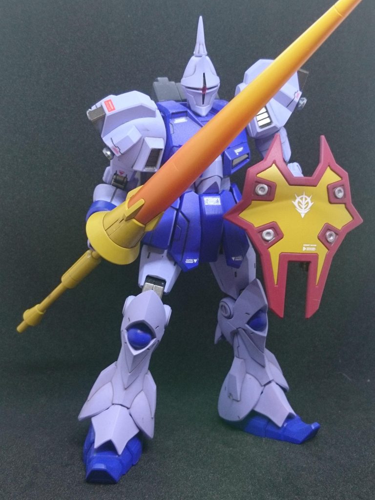 ビームランスをクリアパーツのままにすると合わせ目が目立つので、合わせ目消し処理とグラデーション塗装をしました。よく見ると合わせ目が完全に消えてないです（汗