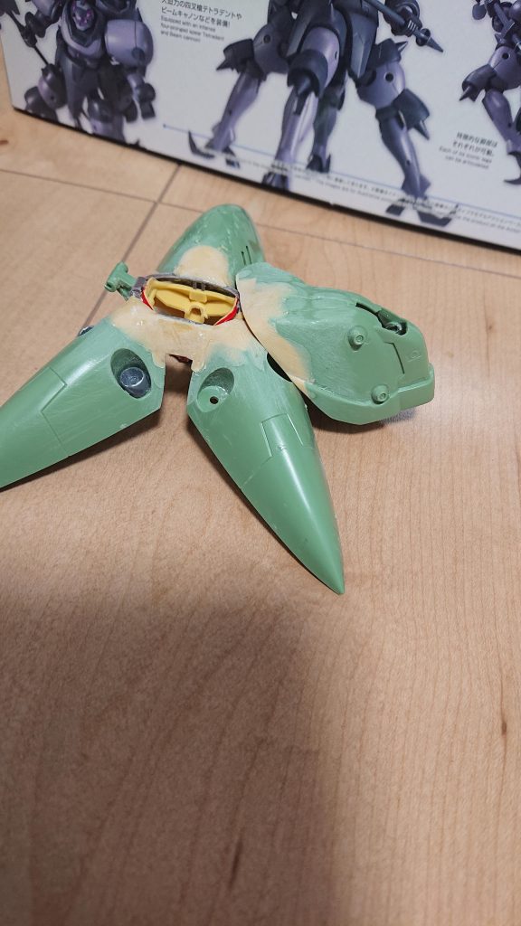 スカートにもエポパテ大活躍でした。