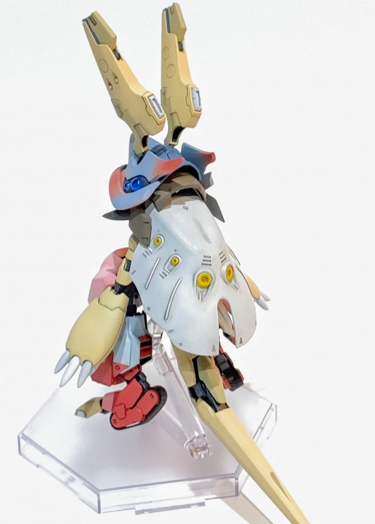 一番苦労したのは帽子(兜？)です。石粉粘土製、エポパテ製、プラ板+エポパテ製と、色々作って試行錯誤したのですが全然納得のいく形状が出来ず、結局クシャトリヤのお尻装甲+パテでそれらしく製作しました…w(´･ω･`; )