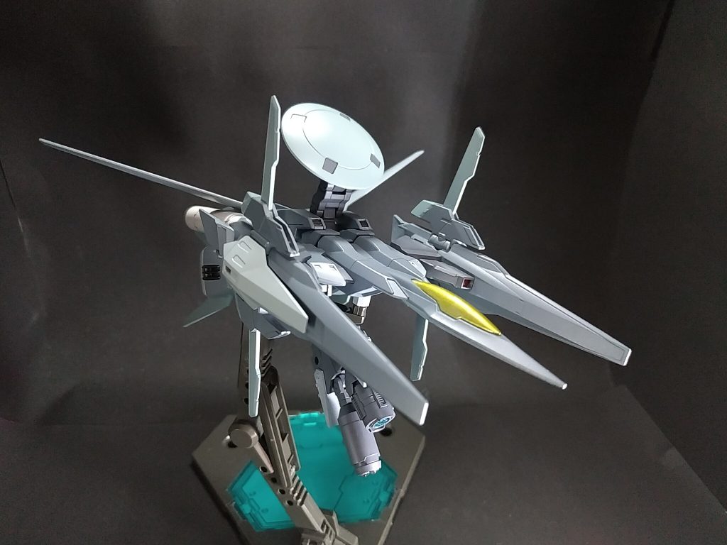 索敵･観測モードレドーム、アンテナ、センサーカメラユニットを展開した状態。