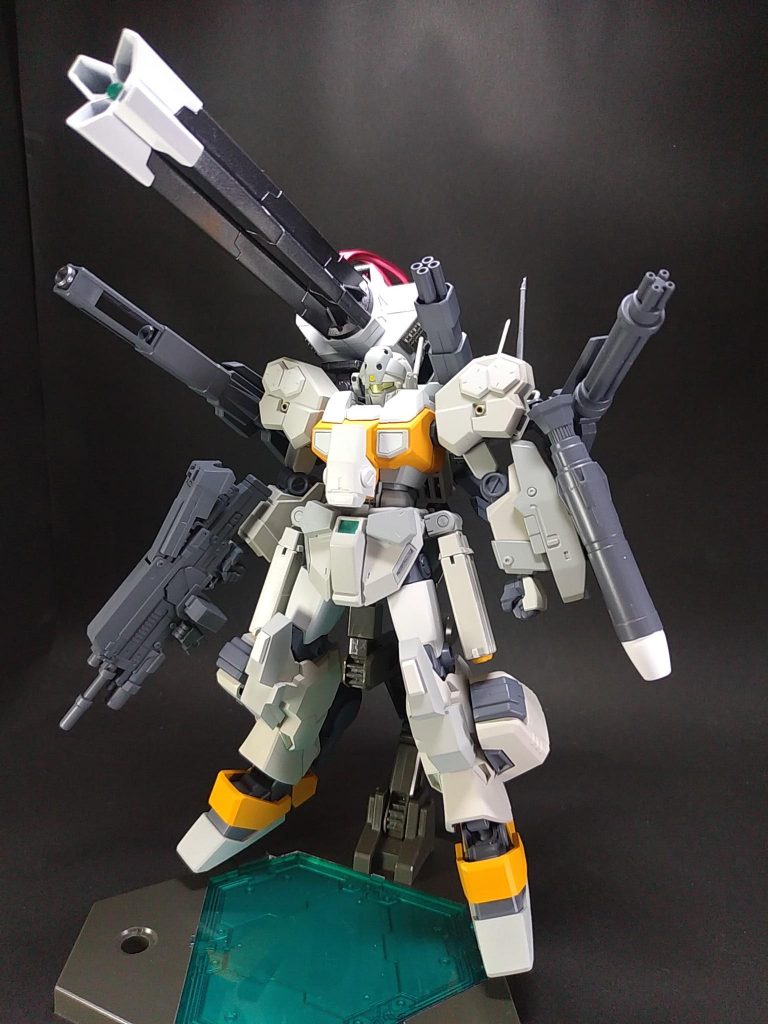 ジェスタ･テュールジェスタキャノンをベースに4連装メガ･ビームキャノンや大型ミサイルなどを追加装備し火力を強化。脚部にホバーシステムとローラーダッシュ機構を設け、機動力を強化している。また、戦闘指揮を行うため通信機能も強化されている。コックピット部分は大型化され複座型に改装されている。機体の操縦はフレイアが担当、フレイは観測機からの情報解析、戦闘指揮を担当する。機体名のテュールは北欧神話の軍神テュールからとっている。